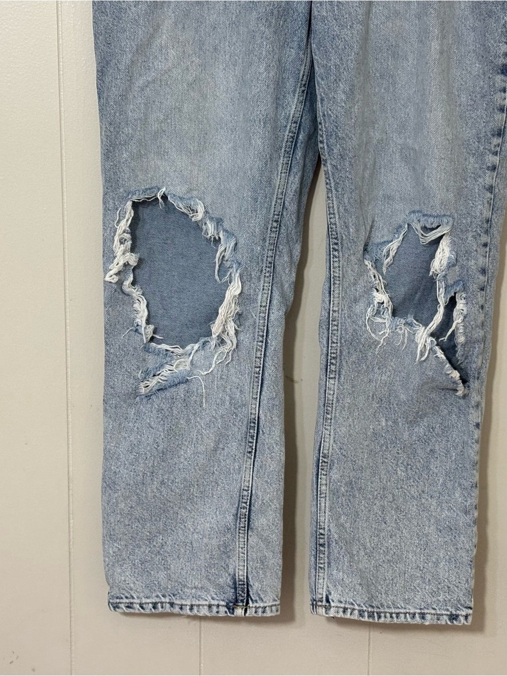 Good American Good Heritage Straight Boyfriend Jeans Distressed Blue 10/30 - Picture 3 of 8